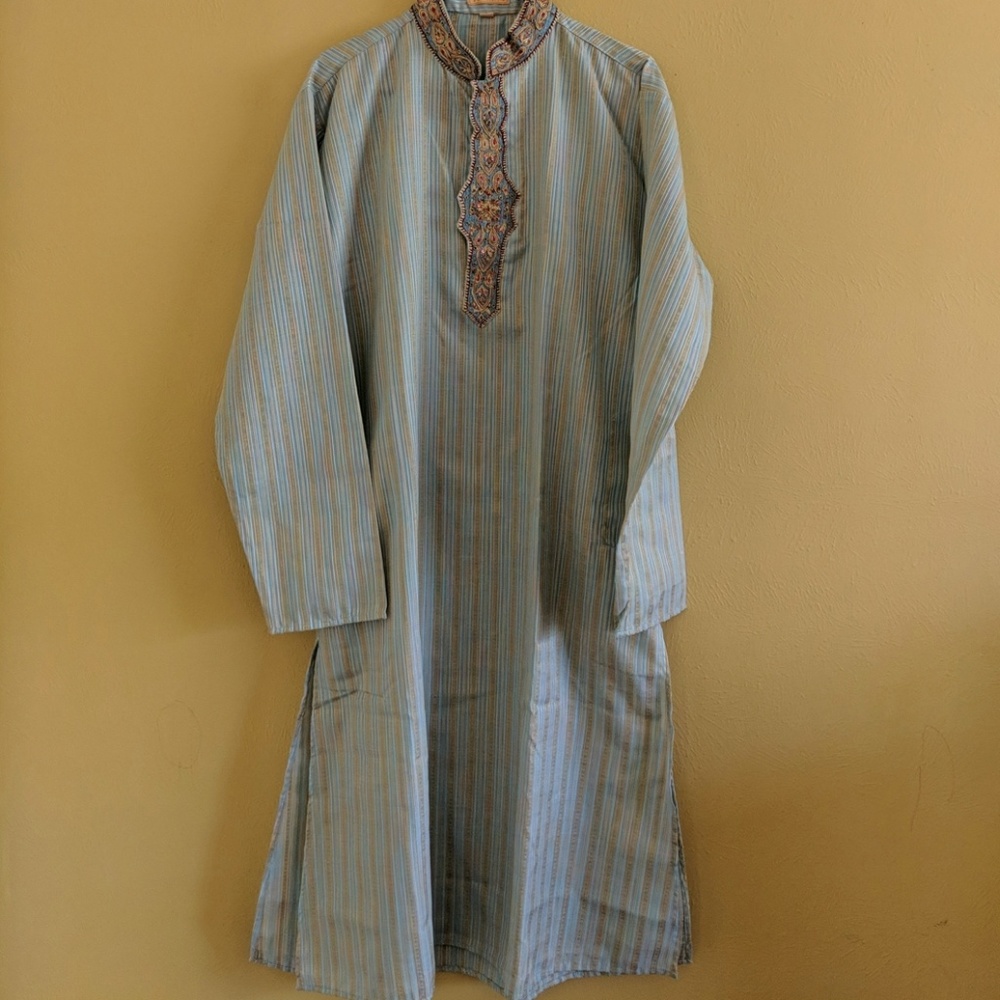 Traditional Kurta - Picture 2 of 8